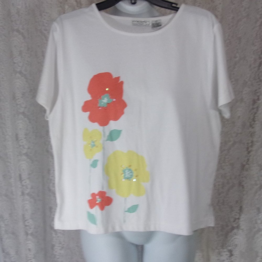 Kenneth Too White Top Floral Little Bling NWOT